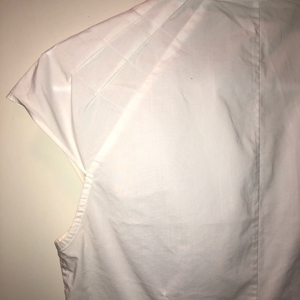 CALVIN KLIEN Pleated White Cap Sleeve Blouse. - Picture 7 of 8
